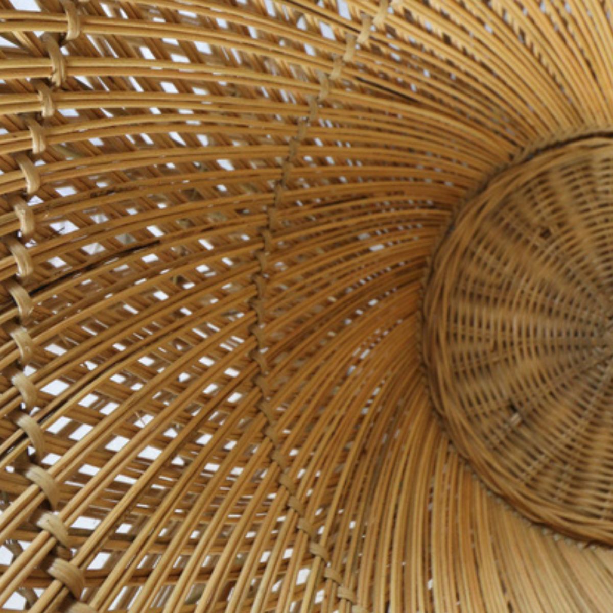 Transformeer je woonlook met de bohemian rotan flair van onze prachtige salontafel. Voel de natuurlijke warmte en ontdek de tijdloze charme die deze tafel aan je huis toevoegt.