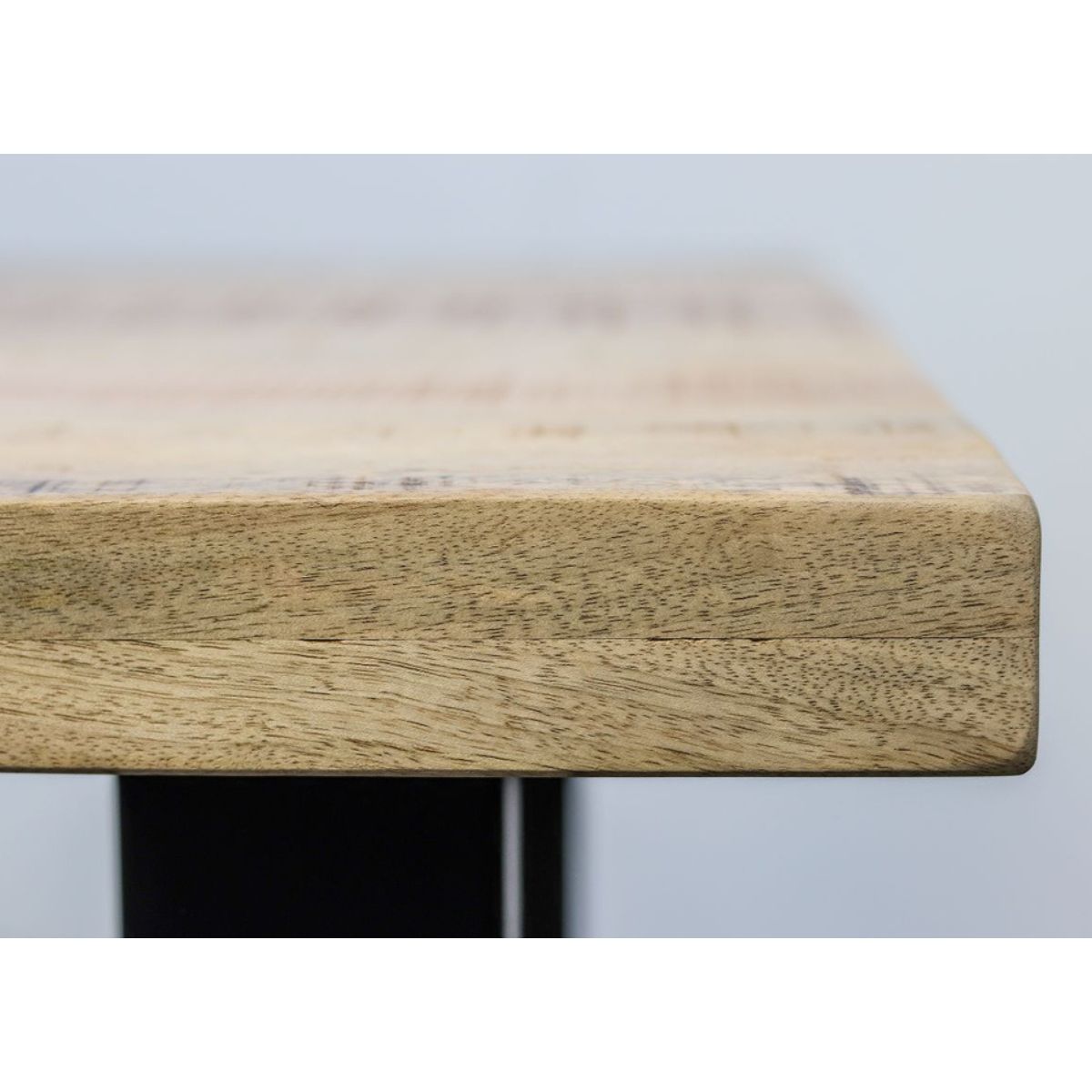 Creëer de perfecte setting voor gezellige diners en samenzijn met vrienden en familie met de veelzijdige Melbourne eettafel, geschikt voor elke gelegenheid en beschikbaar in een handige levertijd van 5-10 werkdagen.