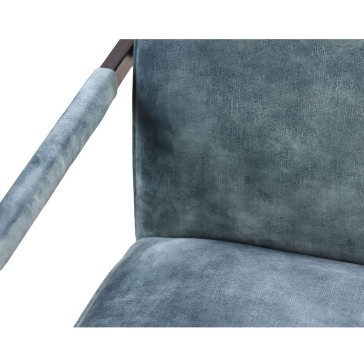 Bestel vandaag nog jouw Boston Eetkamerstoelen en geef je eetkamer een vleugje glamour en comfort.