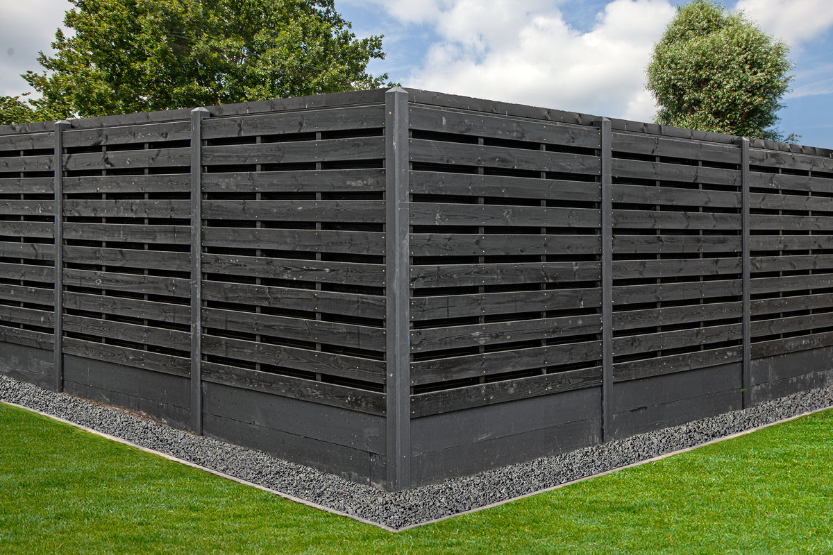 Planche de jardin en pin d'Europe centrale séchée, peinte en noir, rabotée 4rh 1,6 x 14,0 x 400 cm