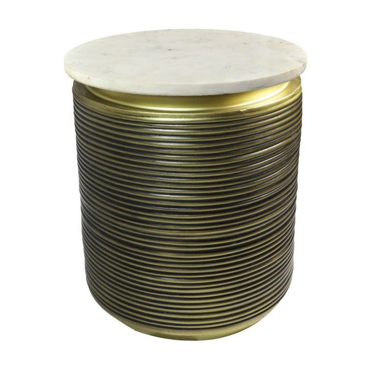 Marmeren Bijzettafel met wit marmeren blad en gouden voet.