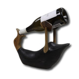 Voeg klasse toe aan elke gelegenheid met deze elegante eendvormige wijnfleshouder.